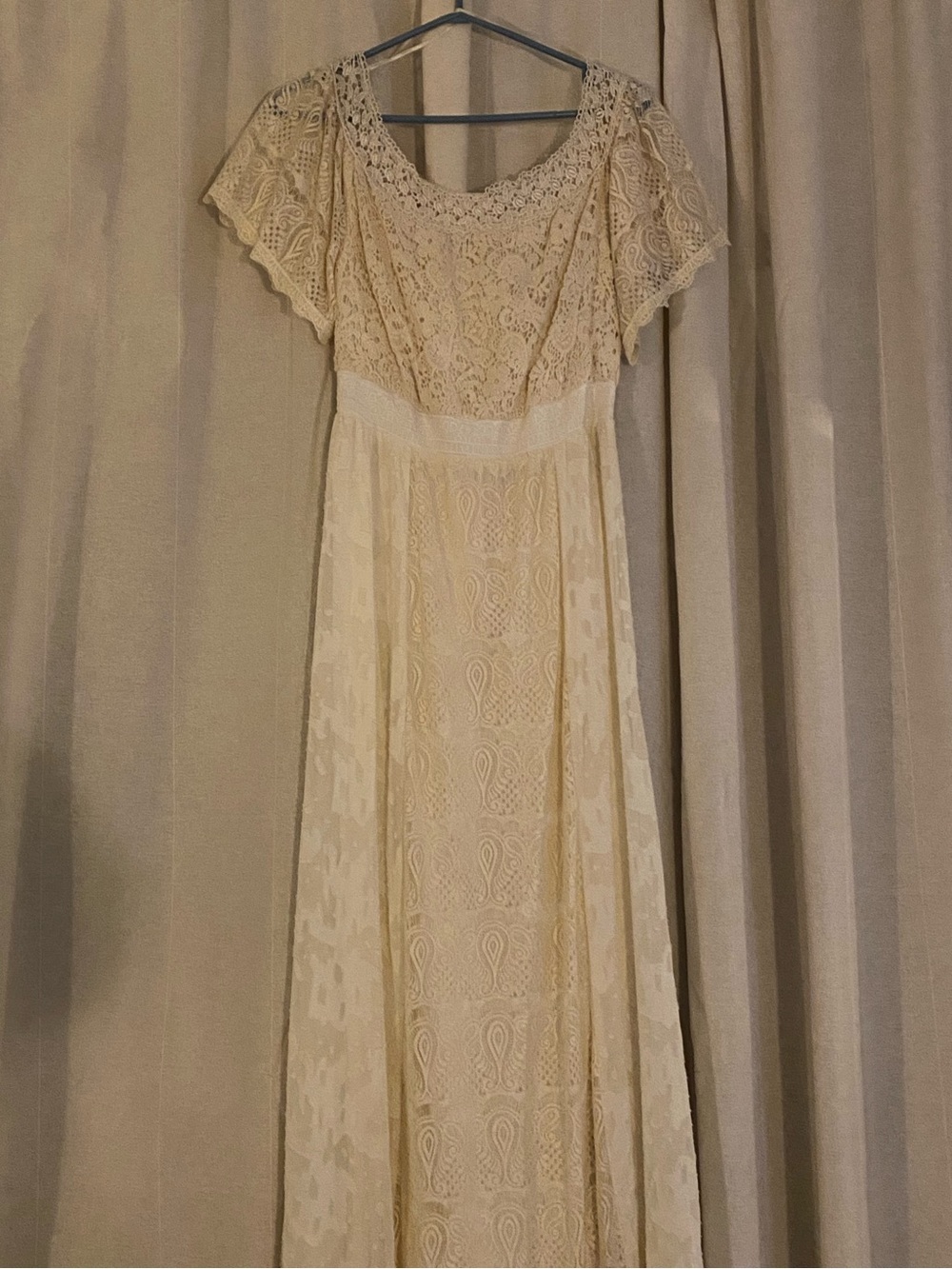 Elegant Lace Maxi Dress in Cream